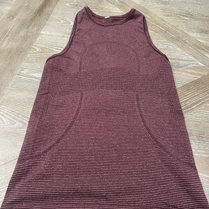 Lululemon high neck swiftly tank Size 4 perfect condition